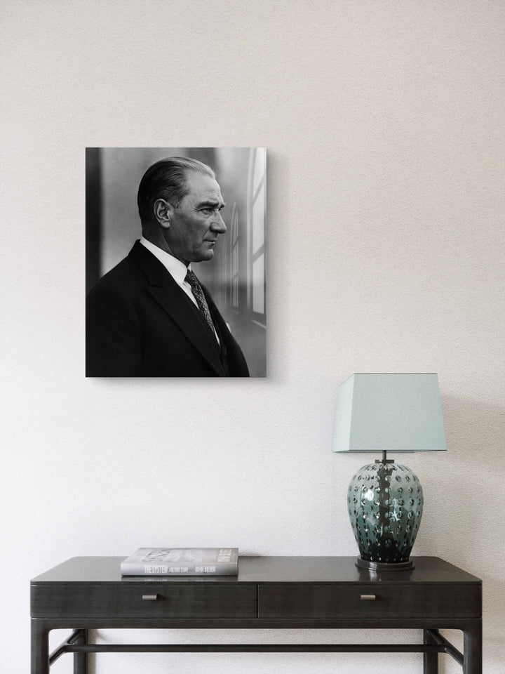 Atatürk Cam Tablo