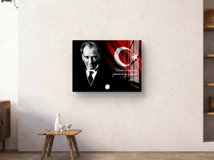 Kararlı Duruş Atatürk Cam Tablo – Makam Odası Dekoru