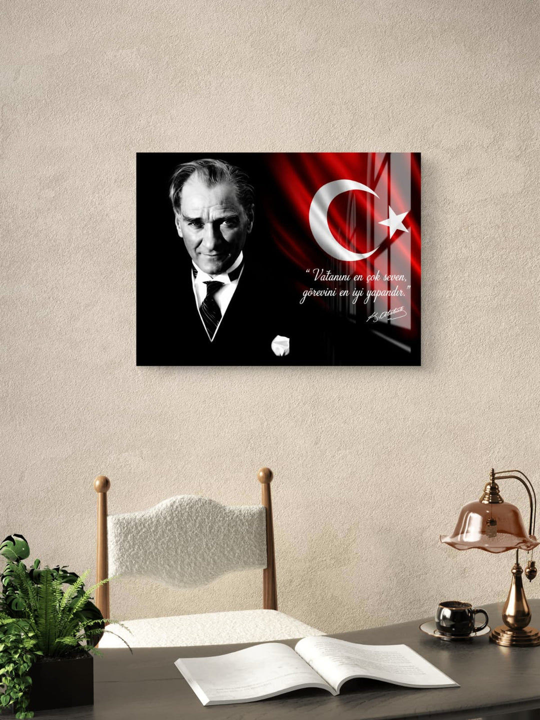 Kararlı Duruş Atatürk Cam Tablo – Makam Odası Dekoru