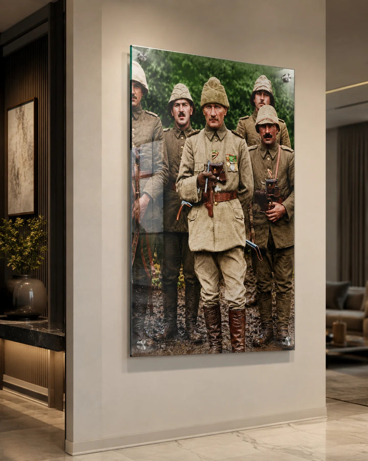 Cephede Atatürk ve Silah Arkadaşları Cam Tablo – yakın plan oda görünümü