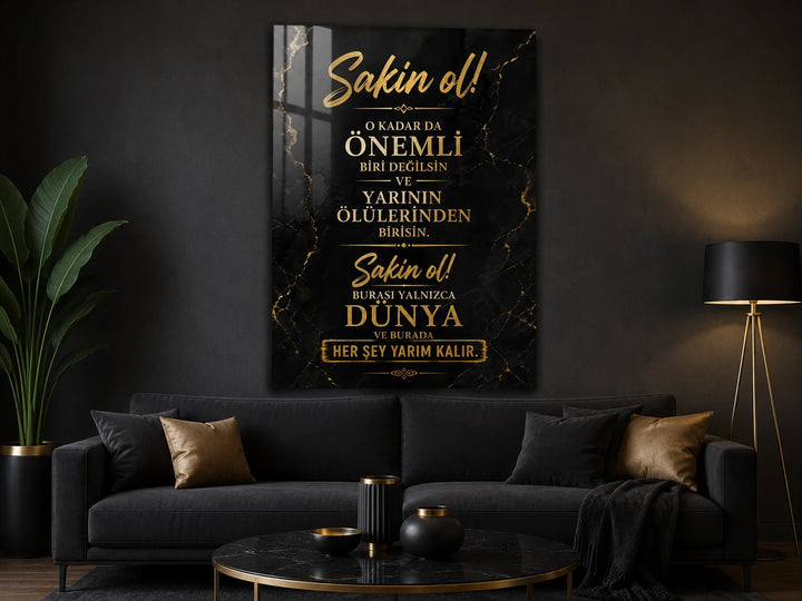 Sakin Ol, Burası Yalnızca Dünya Sözlü Cam Tablo