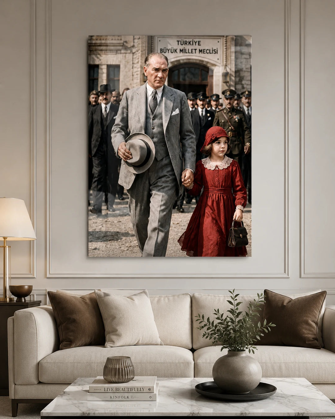 TBMM Önünde Atatürk ve Çocuk Cam Tablo – yakın plan oda görünümü